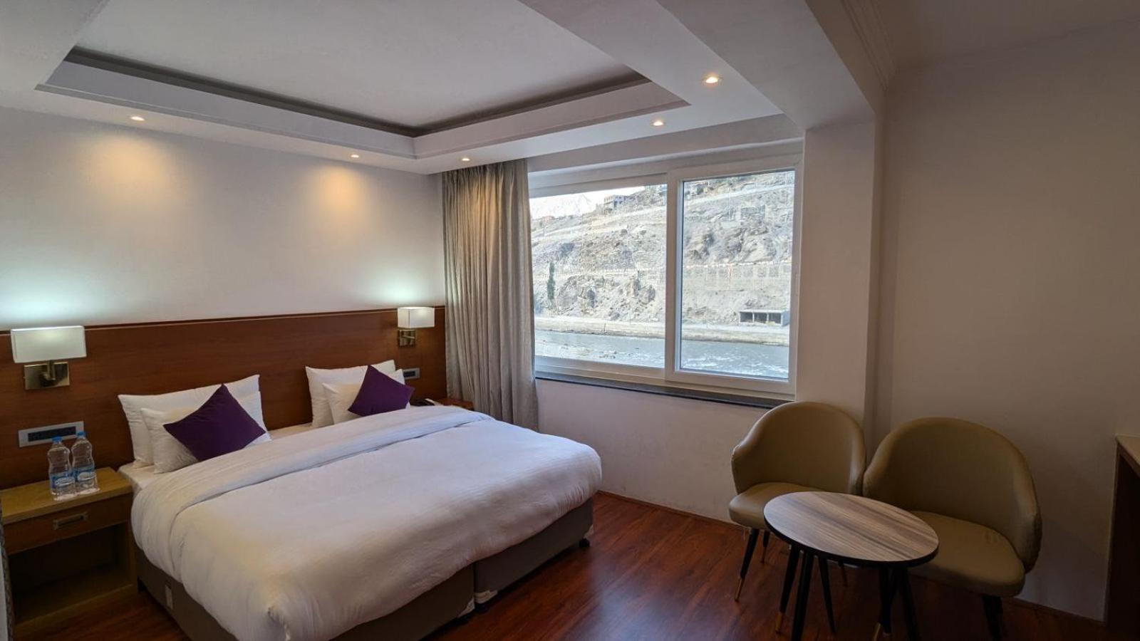 Hotel The Haven Kargil Bagian luar foto